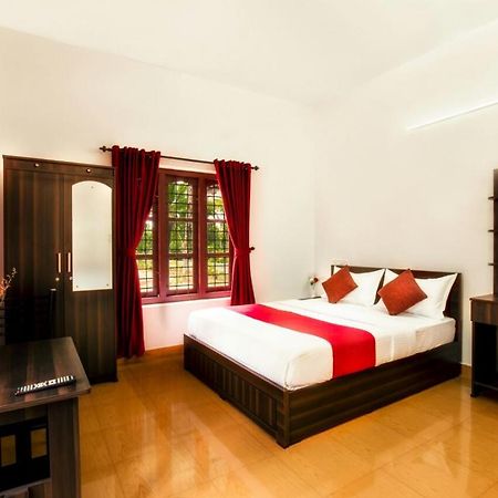Three Roots Holiday Home Resort Sultan Bathery Exterior photo