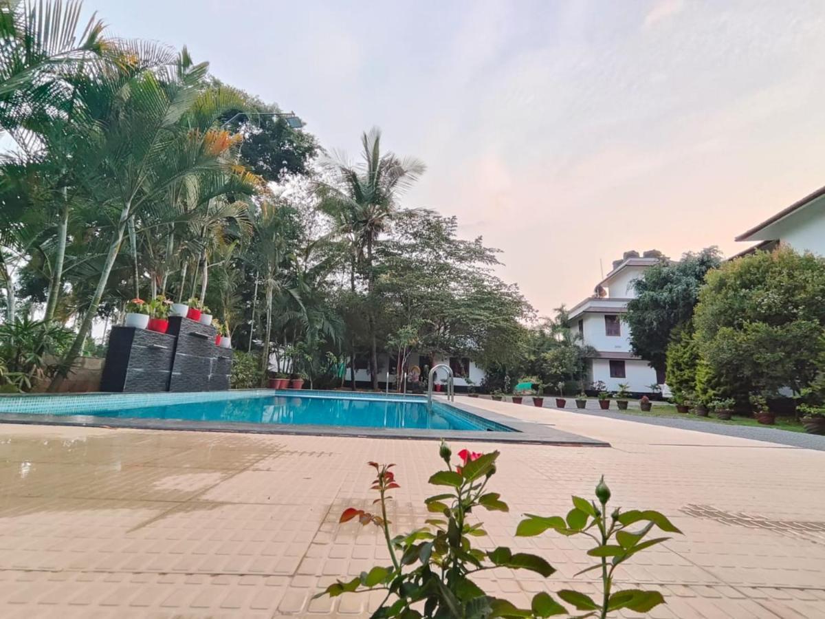 Three Roots Holiday Home Resort Sultan Bathery Exterior photo