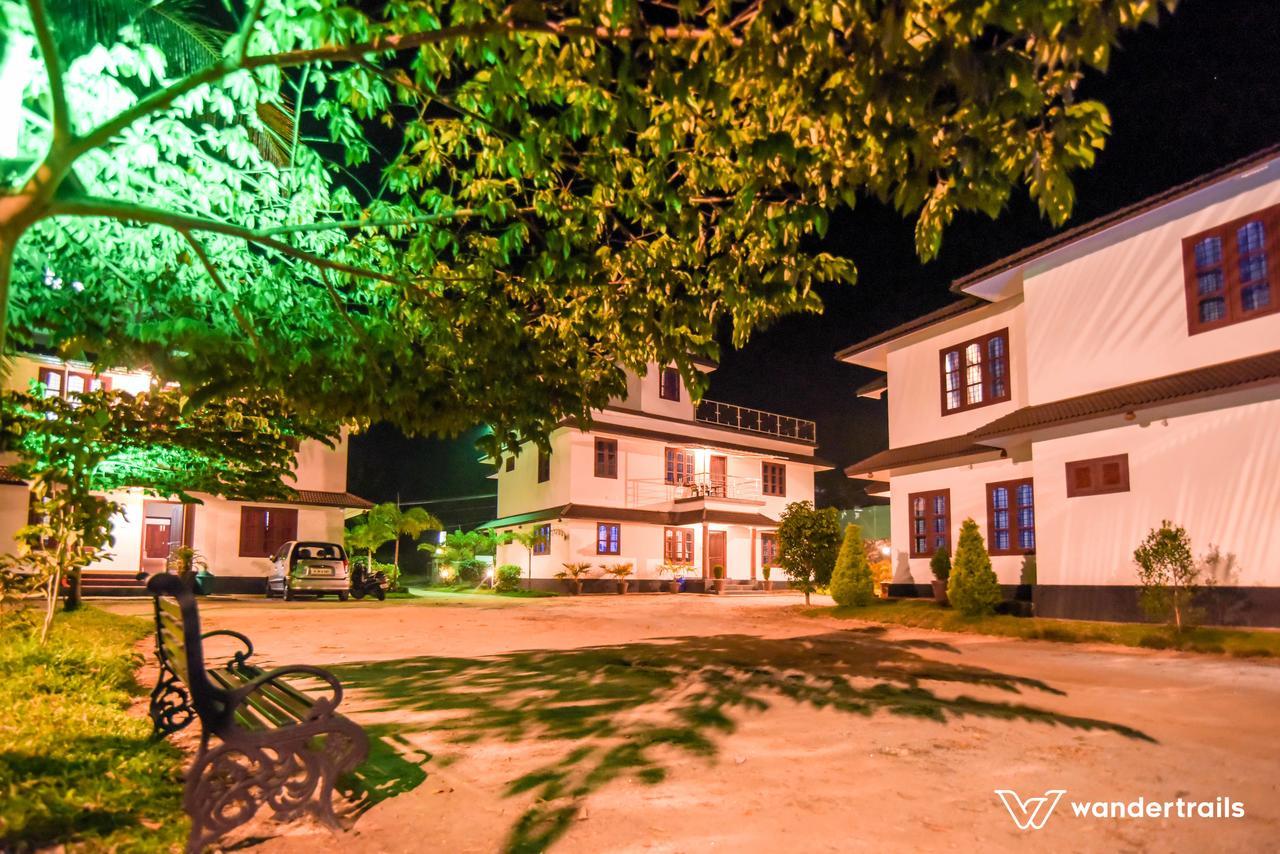 Three Roots Holiday Home Resort Sultan Bathery Exterior photo