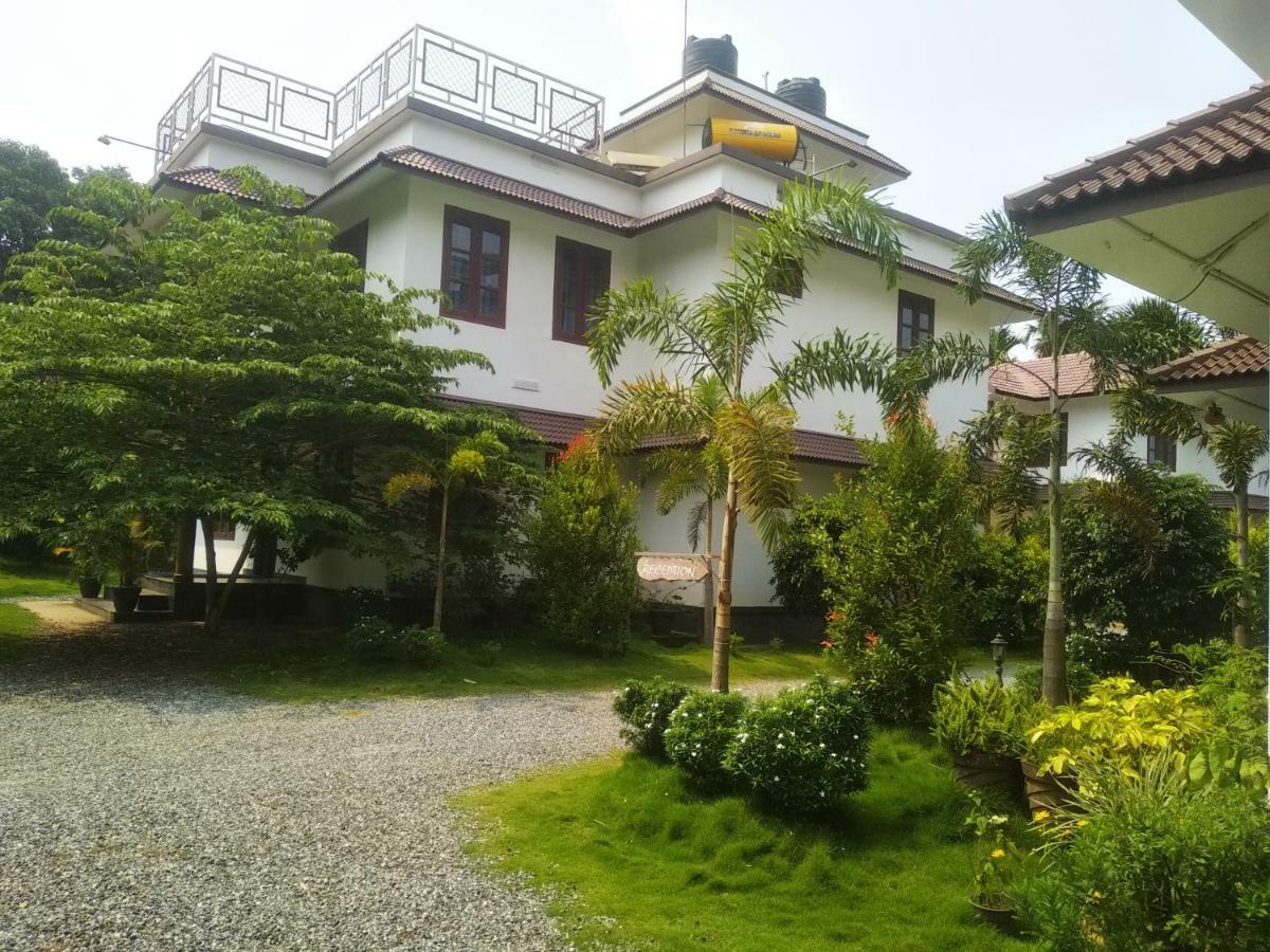 Three Roots Holiday Home Resort Sultan Bathery Exterior photo