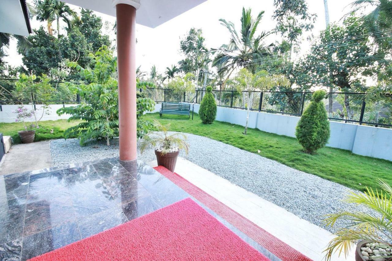 Three Roots Holiday Home Resort Sultan Bathery Exterior photo